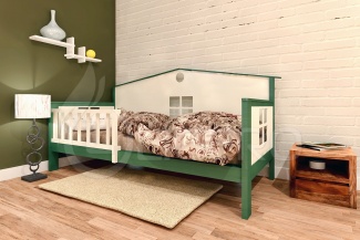 Кровать детская Домик Сказки из массива дуба