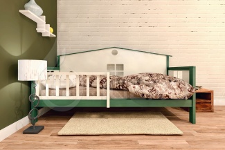 Кровать детская Домик Сказки из массива дуба