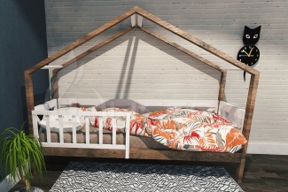 Кровать детская Домик Леруа из массива дуба