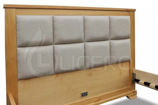 Кровать Классика с мягкой вставкой из массива бука