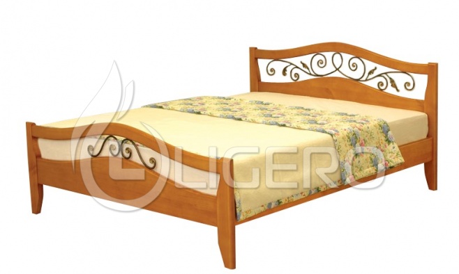 Кровать Алиса с ковкой из массива сосны